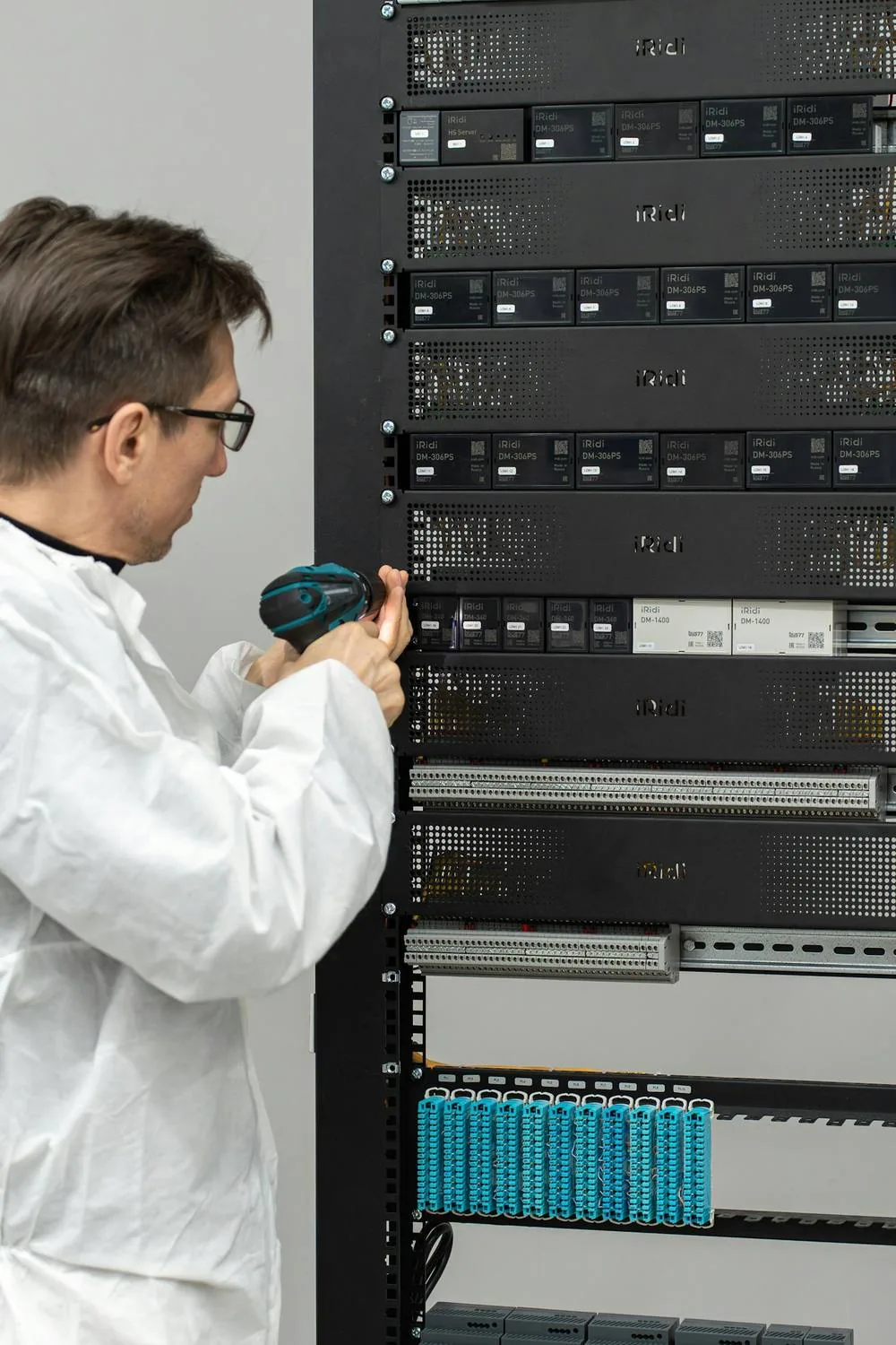 Rezolva engineer applying firmware updates in a maintenance window