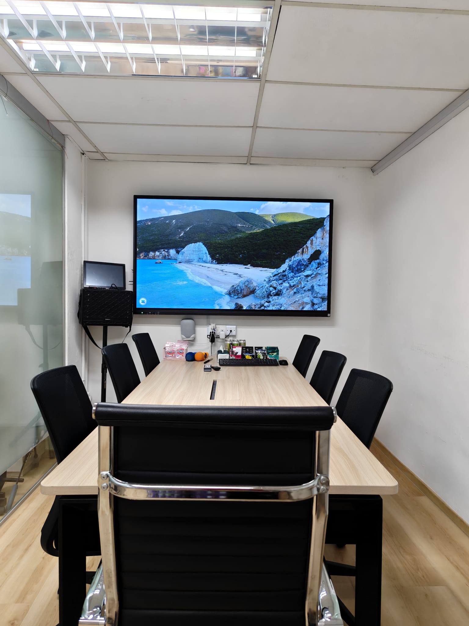 Interactive whiteboard Singapore meeting room — one-touch conference AV installed by Rezolva